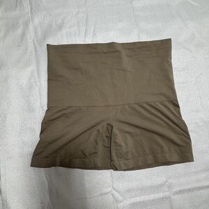 SKIMS High Waisted Seamless Shapewear Shorts Brown Size 2XL Sculpting